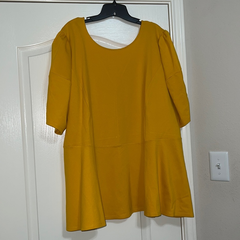 ELOQUII Yellow/Mustard Puff Sleeve Peplum Top
Size 28